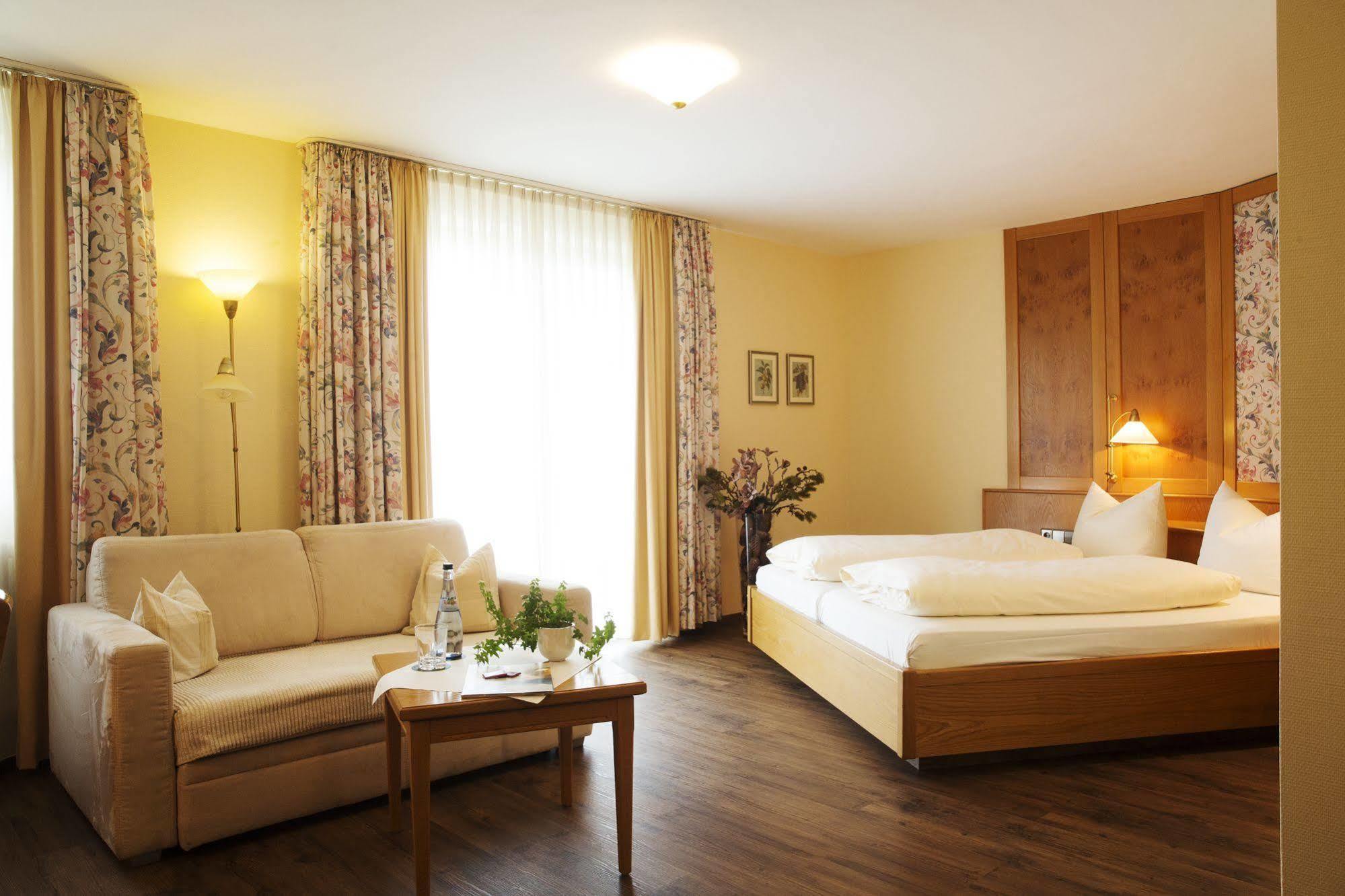 Hotel & Restaurant Dornweiler Hof Illertissen Kültér fotó