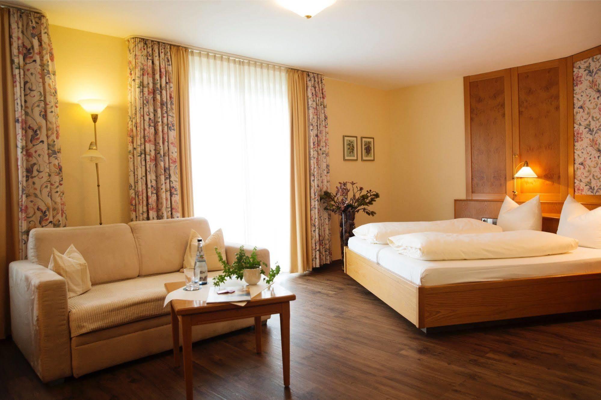 Hotel & Restaurant Dornweiler Hof Illertissen Kültér fotó