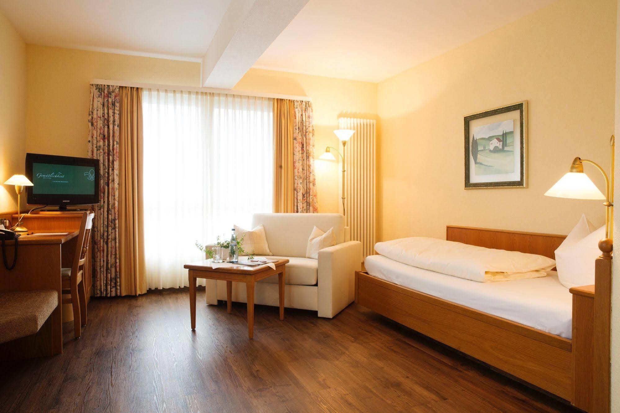 Hotel & Restaurant Dornweiler Hof Illertissen Kültér fotó