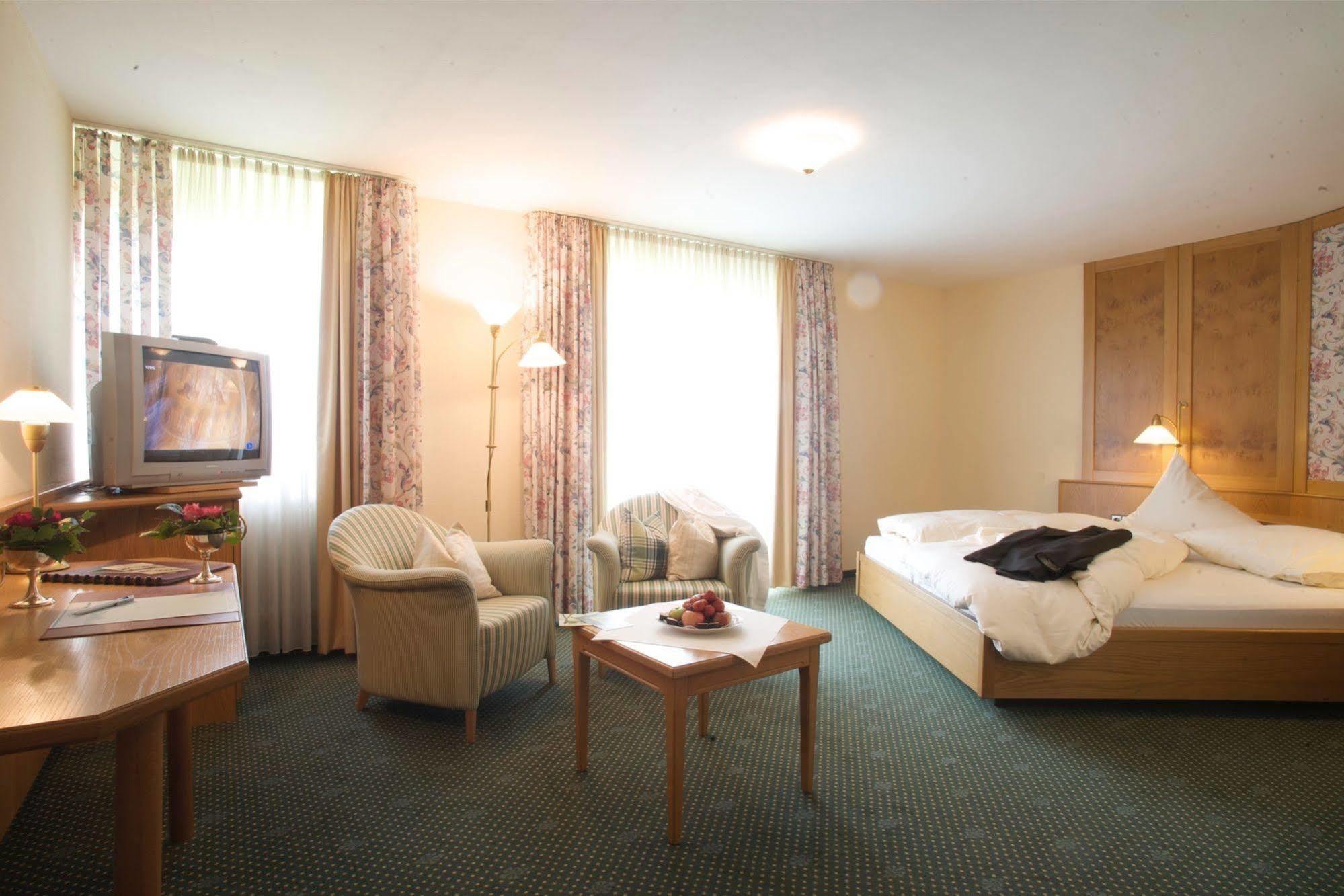 Hotel & Restaurant Dornweiler Hof Illertissen Kültér fotó