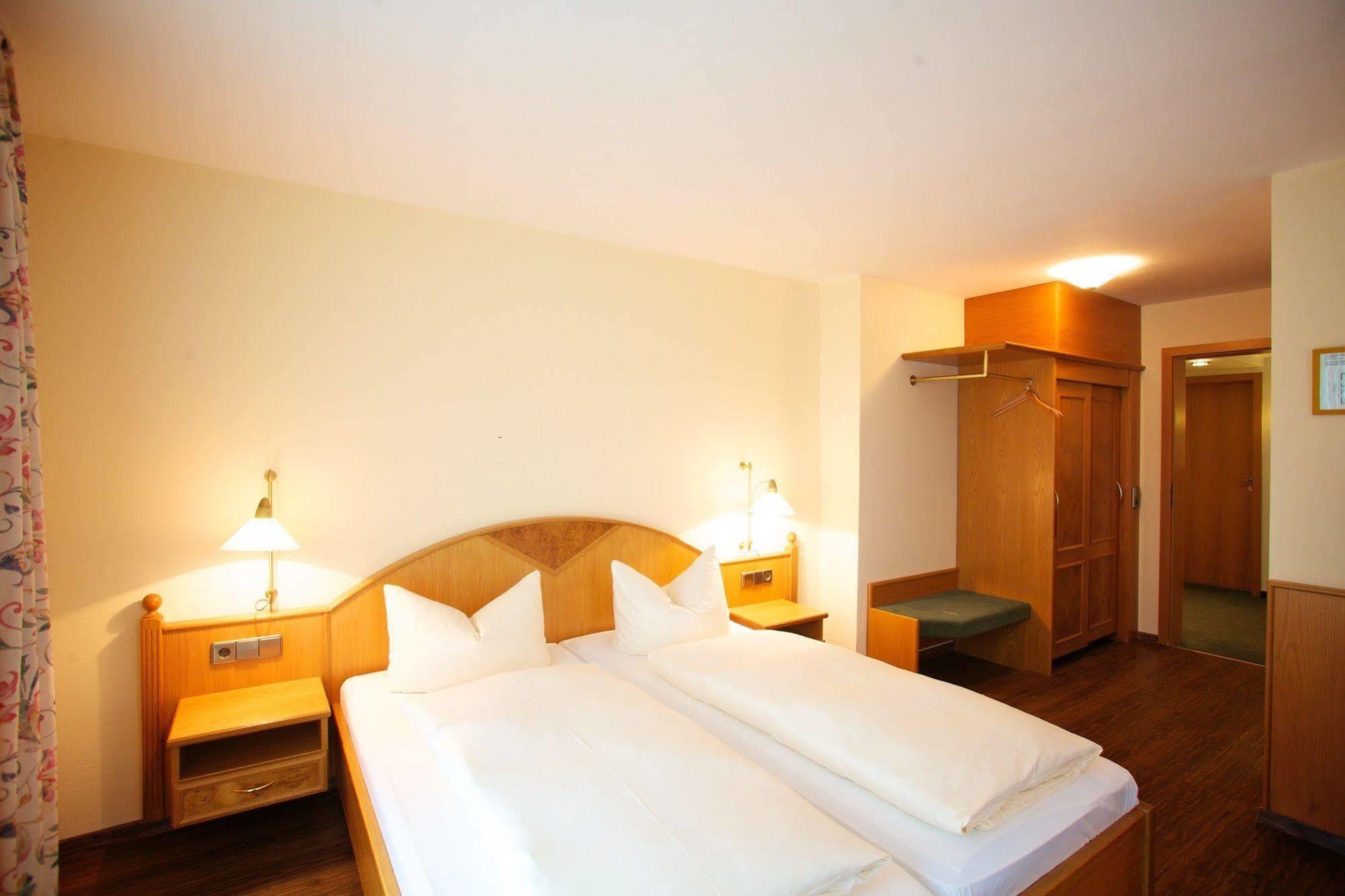 Hotel & Restaurant Dornweiler Hof Illertissen Kültér fotó