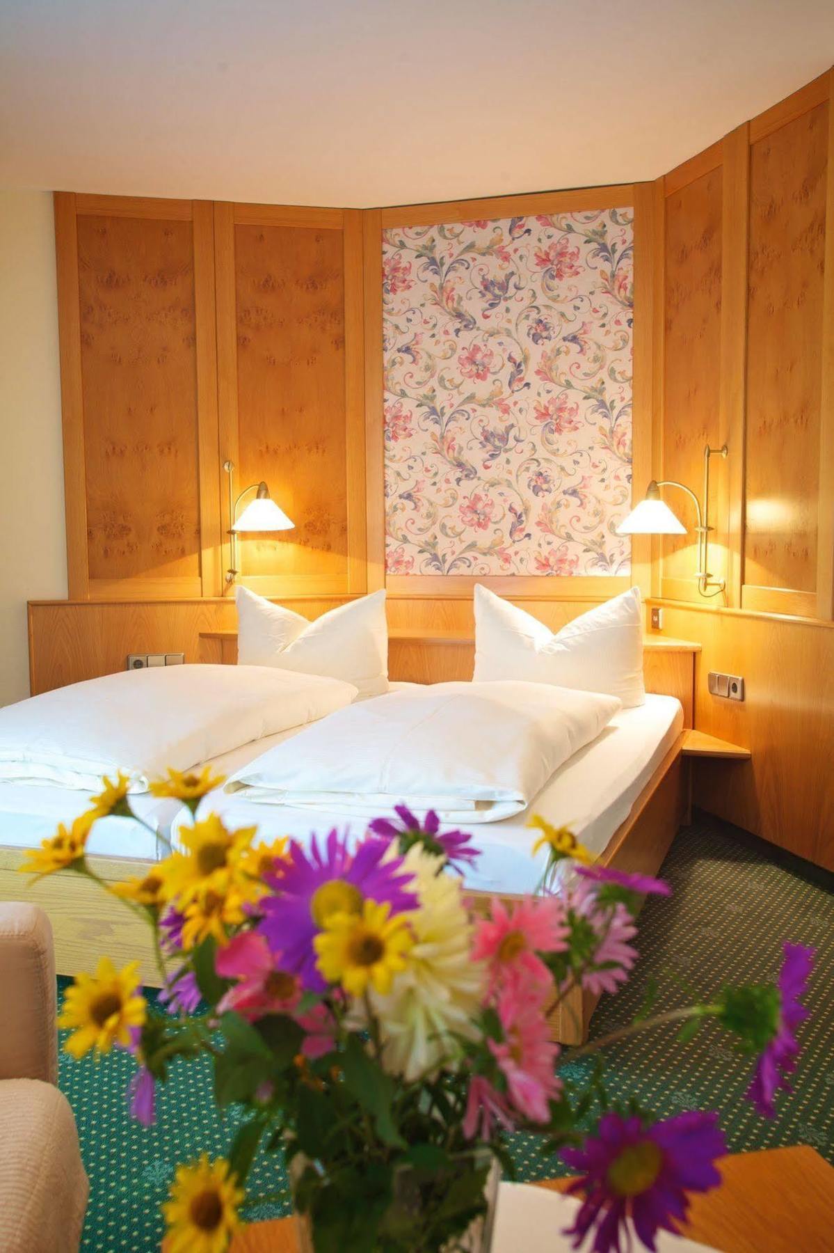 Hotel & Restaurant Dornweiler Hof Illertissen Kültér fotó